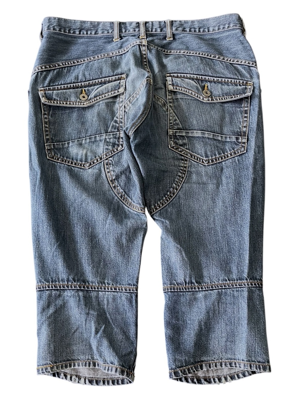 GU (Uniqlo) Relaxed Fit Mid Rise Subtle Faded Capri Jean Shorts Pants (32)